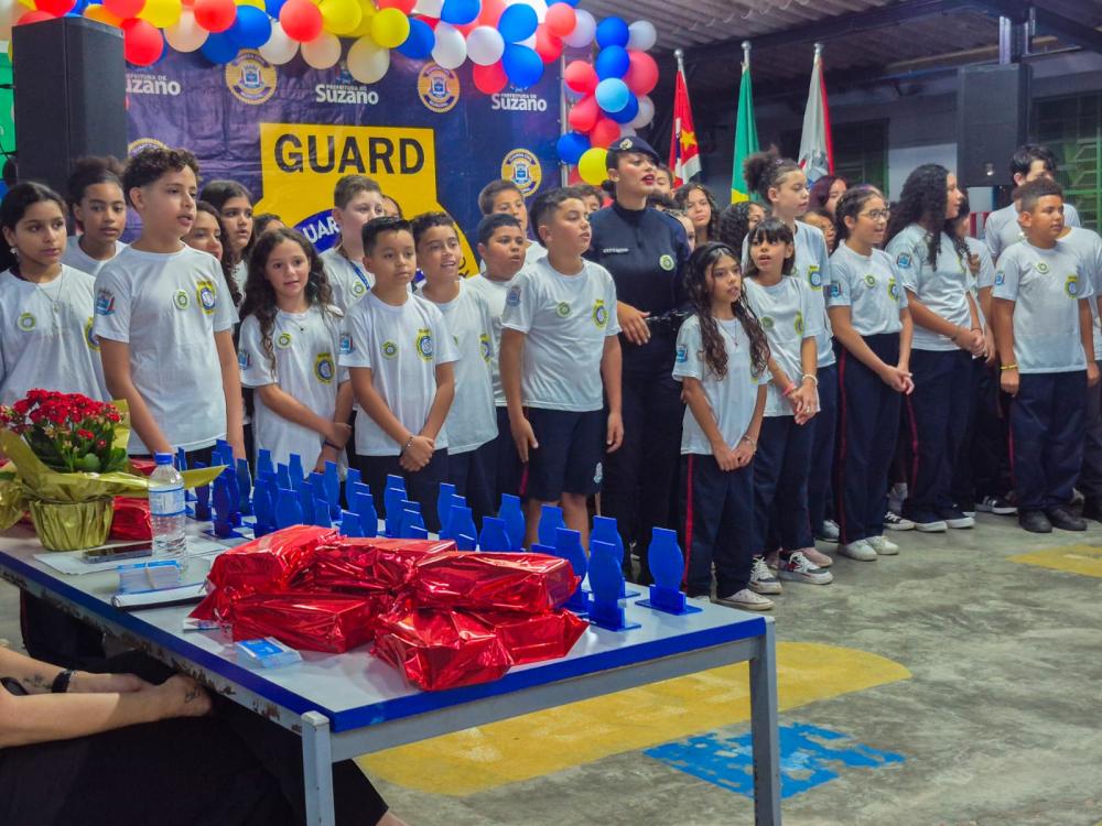 A presidente do Fundo Social de Solidariedade e primeira-dama, Déborah Ishi, também parabenizou os formandos e destacou o papel das crianças na disseminação dos conhecimentos adquiridos.