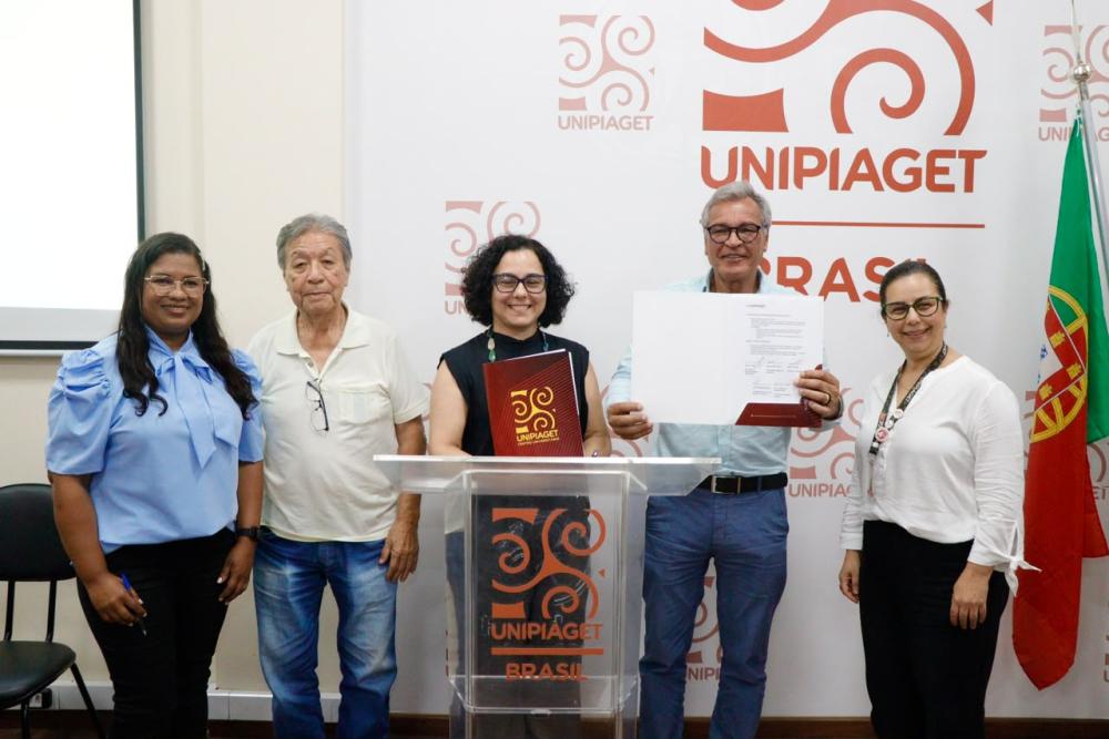Entre os exemplos apresentados estão o repolho e a couve, que podem ser utilizados em diferentes receitas. A couve, por exemplo, pode ser servida como acompanhamento ou incorporada a sucos e outras preparações.