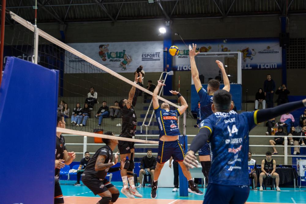 No sábado (10), o time enfrentou a A.A. Nilton Lins, do Amazonas, e manteve o bom desempenho. A vitória por 3 sets a 0 foi construída com parciais de 25/20, 25/20 e 25/17.