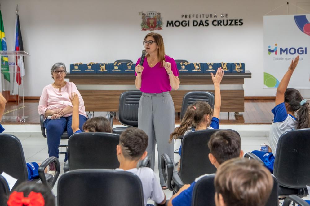 Durante a reunião, os alunos apresentaram sugestões relacionadas às unidades escolares e a melhorias para a cidade. Entre os assuntos abordados estiveram questões de segurança e a manutenção das ruas.