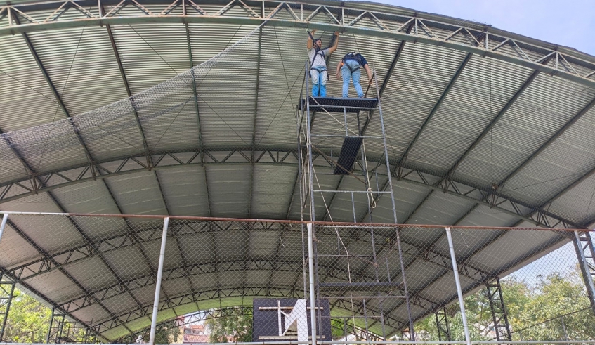 Mogi instala redes de proteção contra pombos na quadra do Centro Esportivo do Jardim Camila