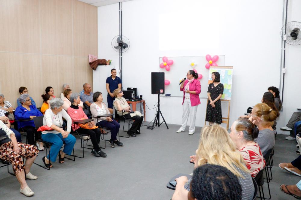 A iniciativa teve como objetivo promover o acolhimento e o bem-estar integral das mulheres, além de reforçar a importância da prevenção ao câncer de mama e de colo do útero, em alinhamento às ações da campanha Outubro Rosa.